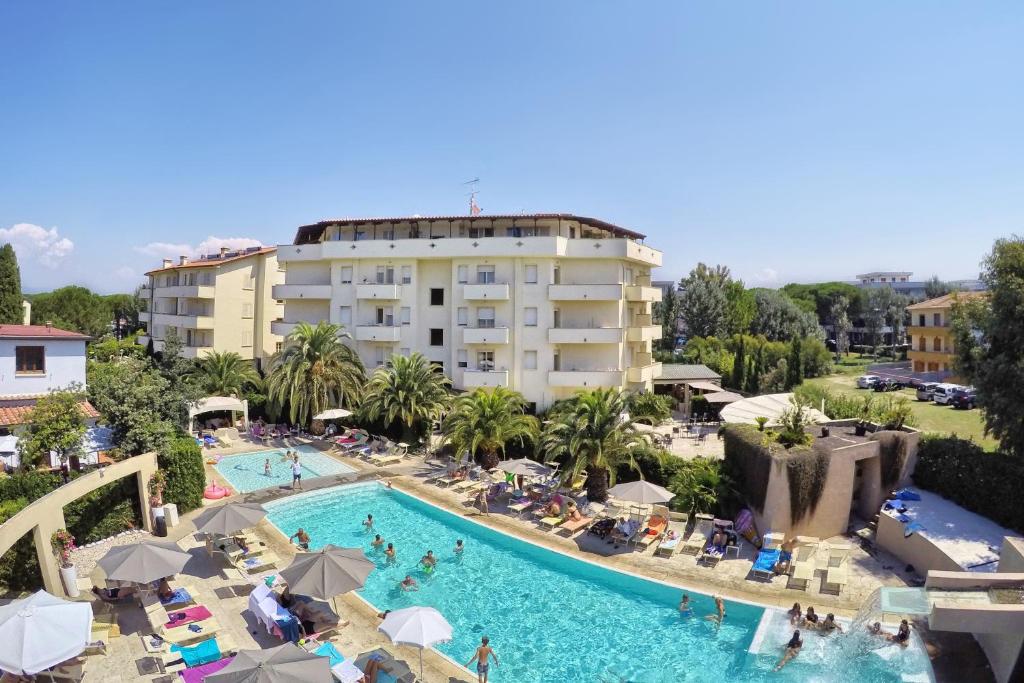 Bazén v ubytování Hotel Residence Stella del Mare nebo v jeho okolí