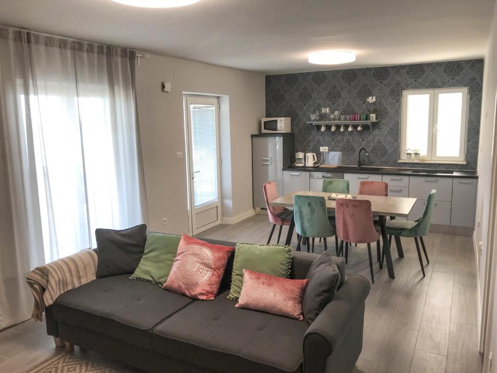 Kuchyň nebo kuchyňský kout v ubytování Punta Preko Apartments