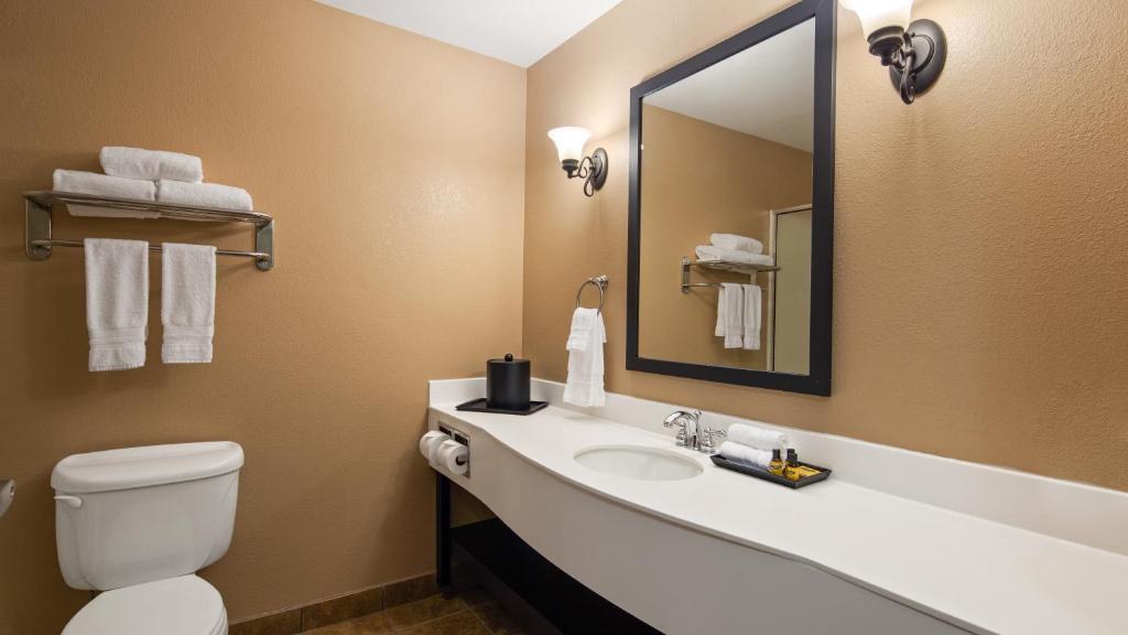 Koupelna v ubytování Best Western Plus Frontier Inn