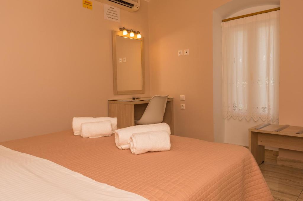 Postel nebo postele na pokoji v ubytování Dionos Villa with Jacuzzi