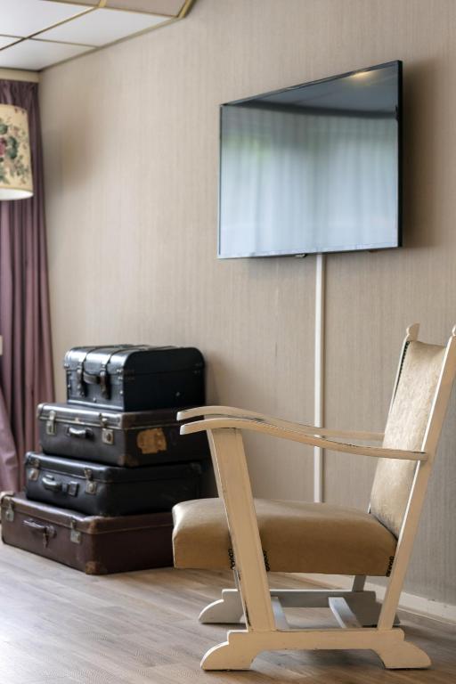 TV a/nebo společenská místnost v ubytování Hotel de Hoeve van Nunspeet