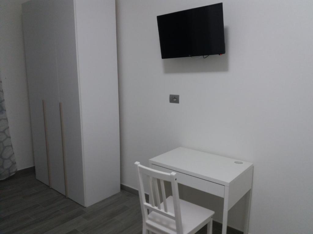 TV a/nebo společenská místnost v ubytování Affittacamere Il Borgo
