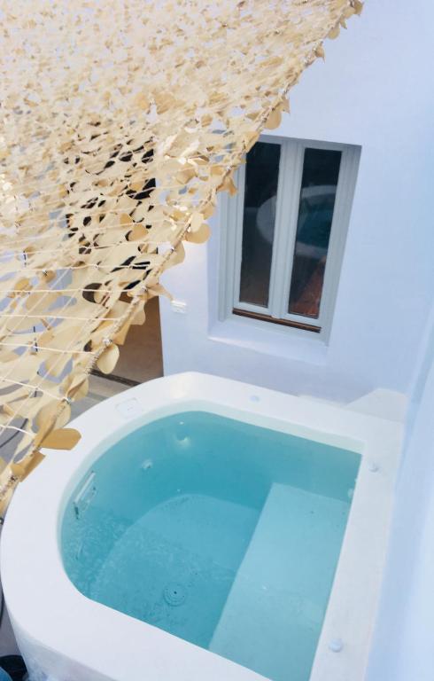 The Muses of Santorini Private Jacuzzi Suites - 6
