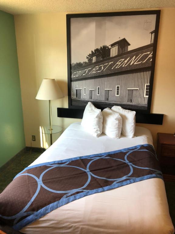 Postel nebo postele na pokoji v ubytování Super 8 by Wyndham North Platte