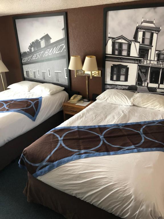 Postel nebo postele na pokoji v ubytování Super 8 by Wyndham North Platte