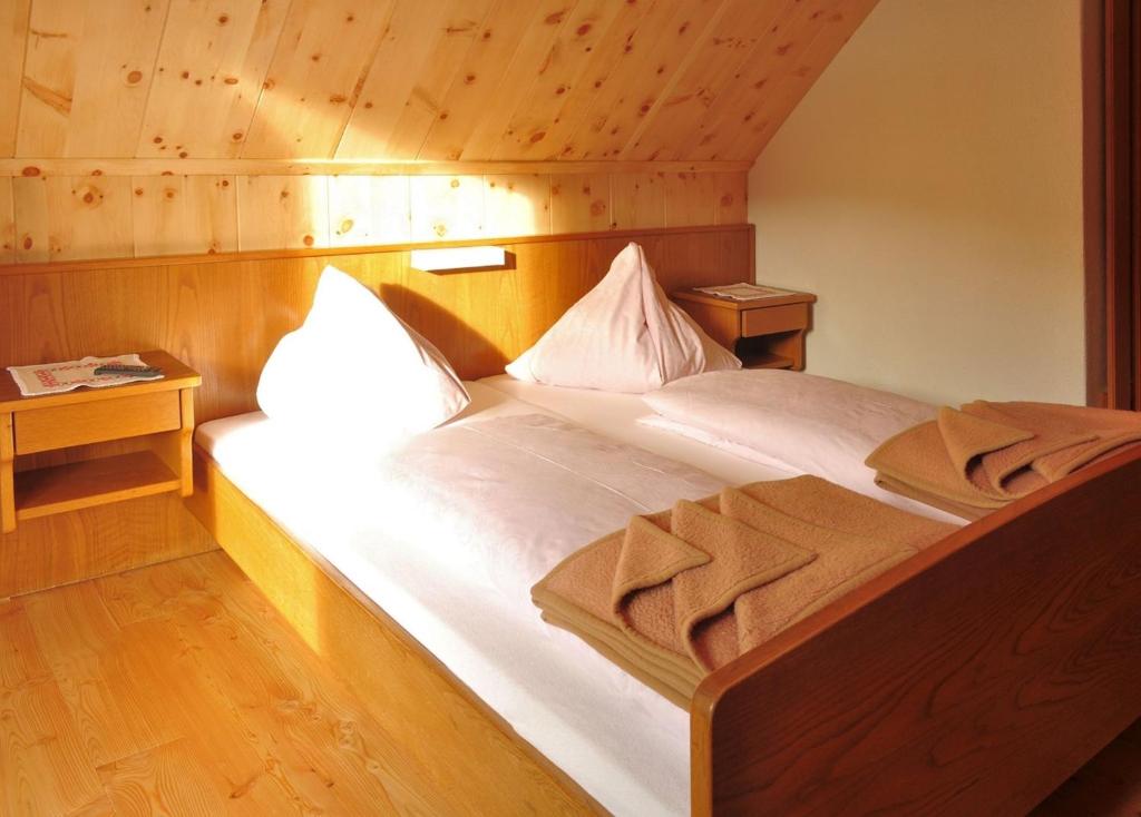 Postel nebo postele na pokoji v ubytování Panoramapension Lerchner
