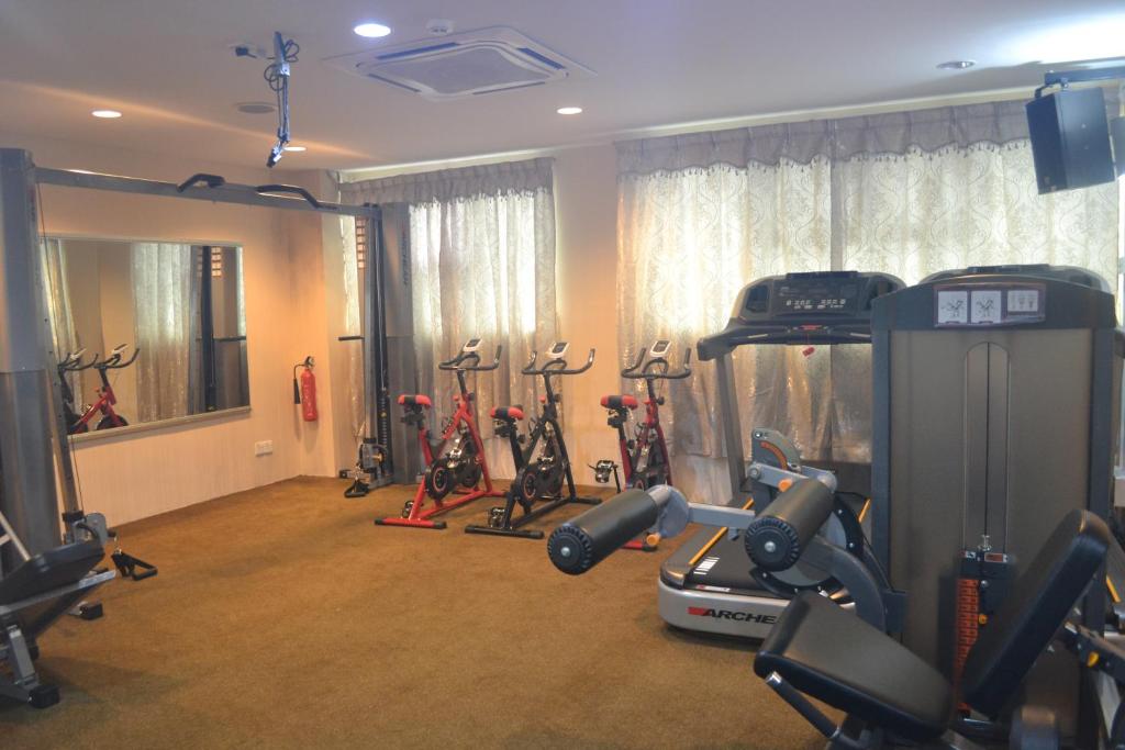 Fitness centrum a/nebo fitness zařízení v ubytování Hotel DarulMakmur Jerantut