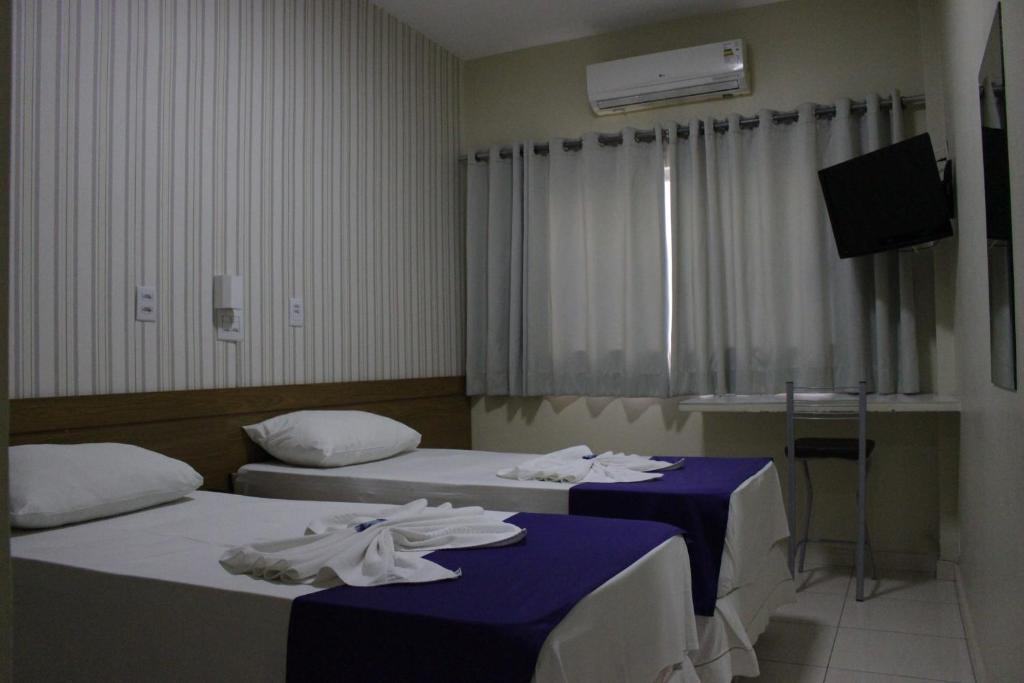TV a/nebo společenská místnost v ubytování Hotel Astória Maringá