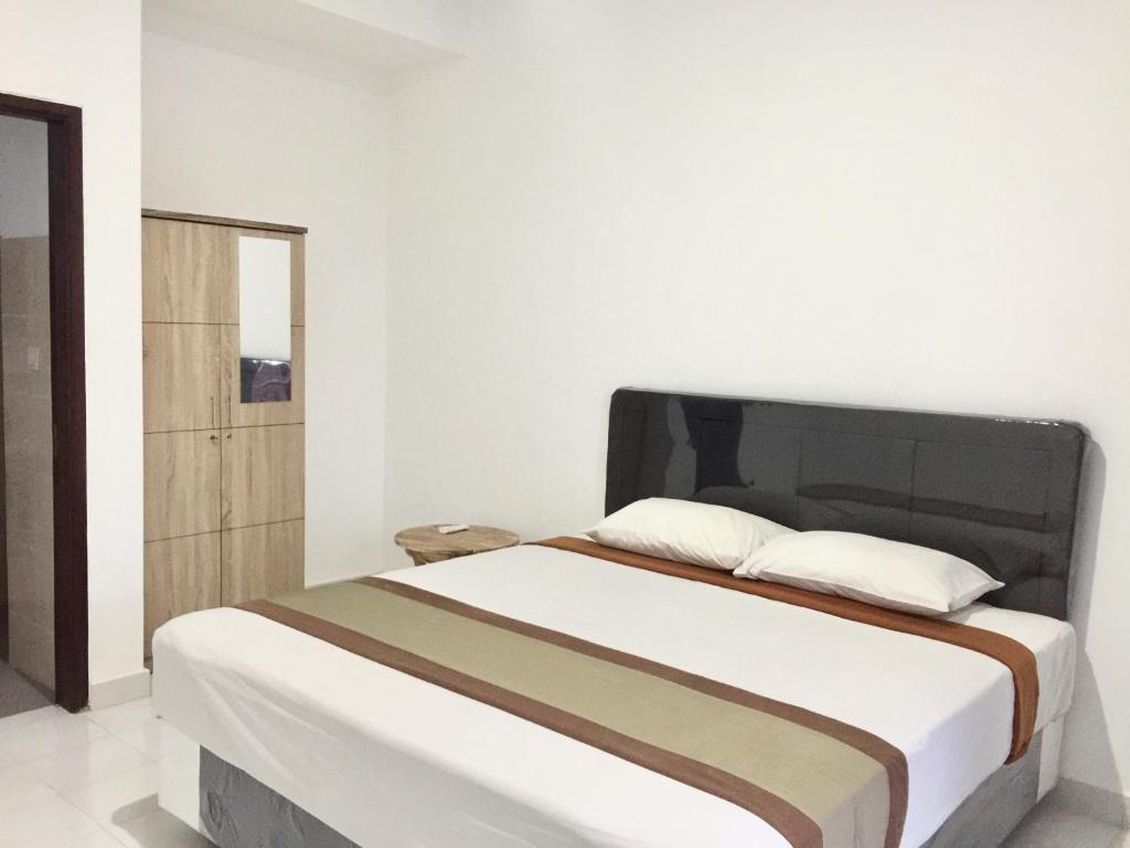 Postel nebo postele na pokoji v ubytování Taman Ratih Guest House