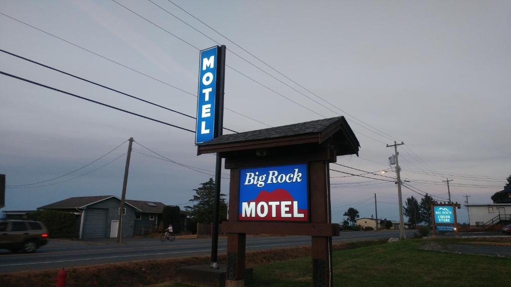 Certifikát, hodnocení, plakát nebo jiný dokument vystavený v ubytování Big Rock Motel