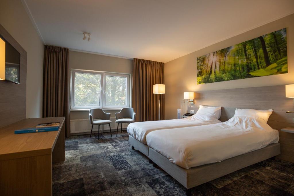 Postel nebo postele na pokoji v ubytování Fletcher Hotel-Restaurant Paasberg