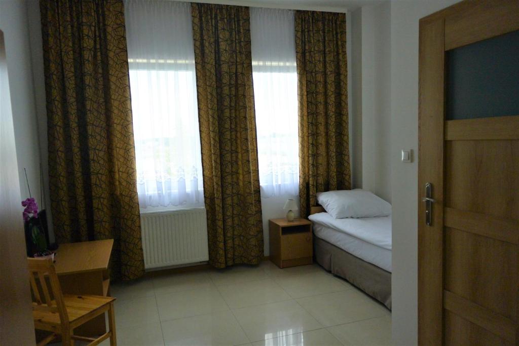 Hostel Wólka Kosowska z prywatnymi łazienkami - Budget Single Room With Television