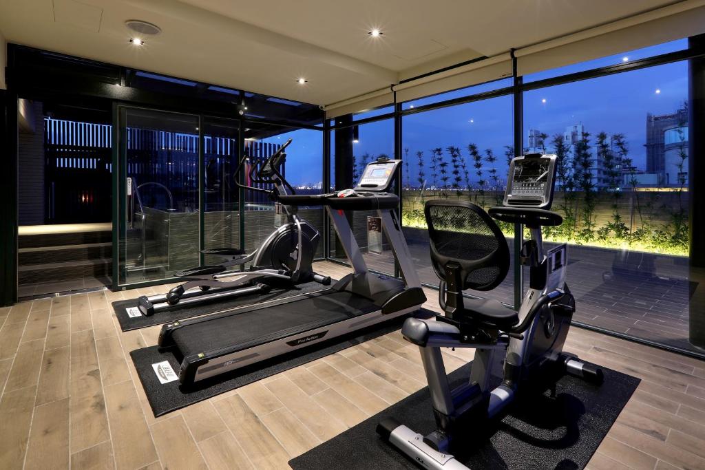 a gym with two treadmills and two exercise bikes at KUN Hotel in Taichung