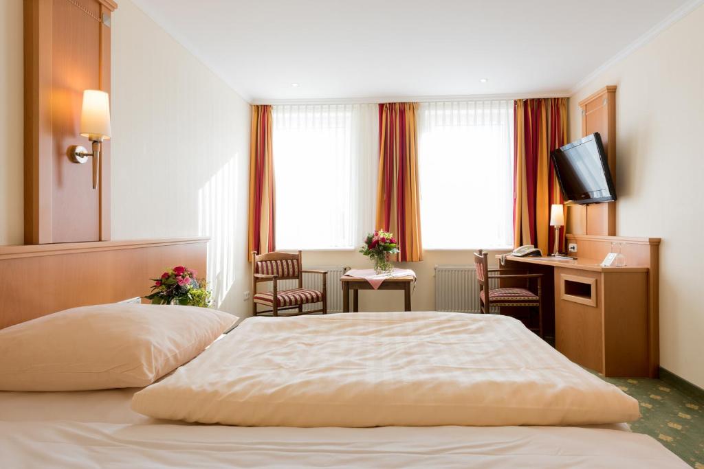 Postel nebo postele na pokoji v ubytování Hotel Röhrs