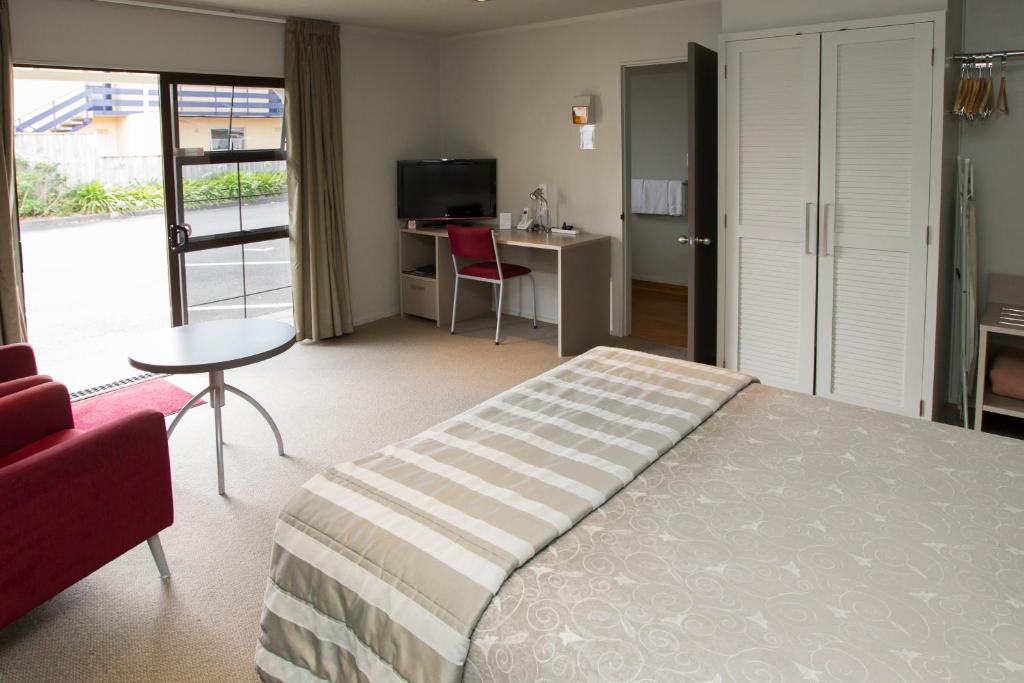 TV a/nebo společenská místnost v ubytování Aspen Manor Motel