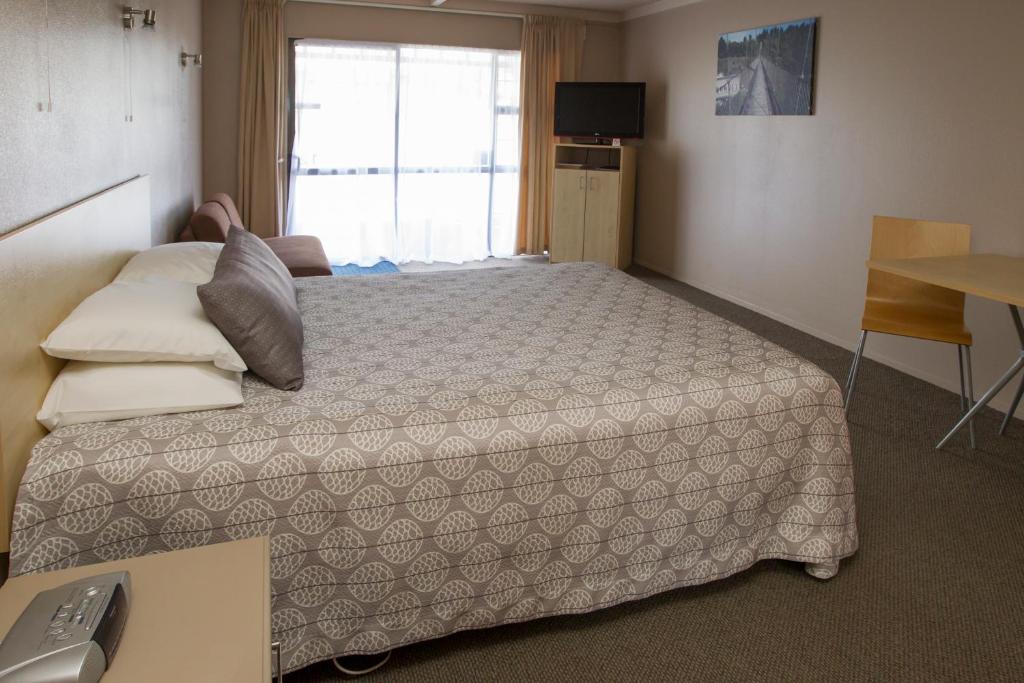 Postel nebo postele na pokoji v ubytování Aspen Manor Motel