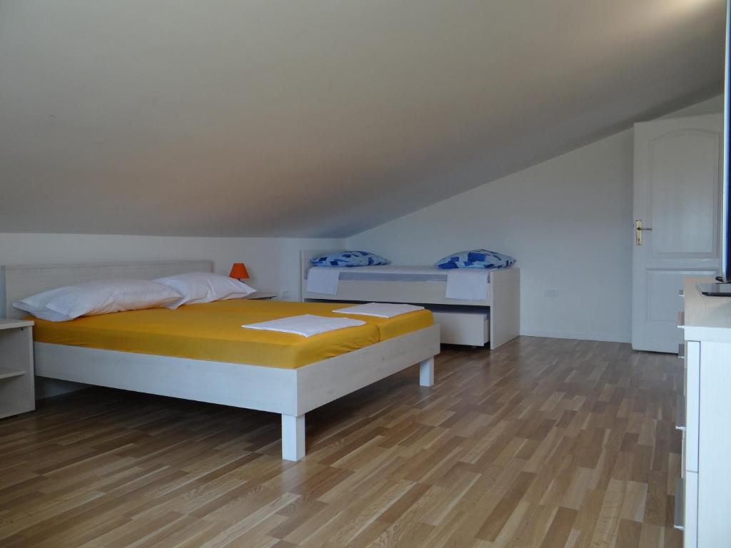 Postel nebo postele na pokoji v ubytování Apartmani Bura