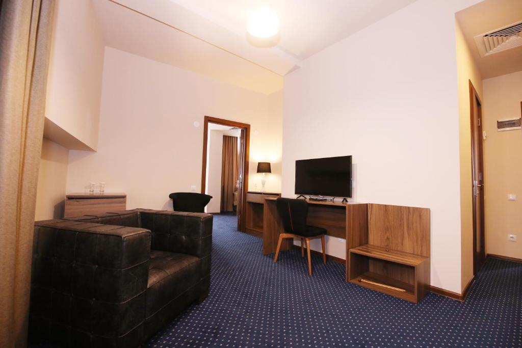 TV a/nebo společenská místnost v ubytování Garden Palace