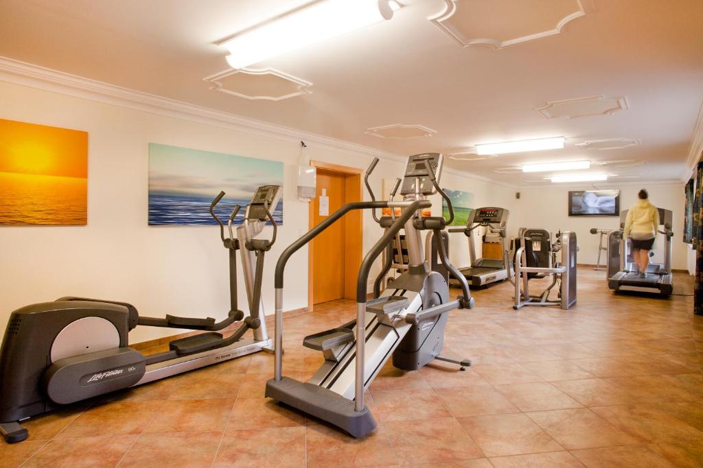 Fitness centrum a/nebo fitness zařízení v ubytování Alpenhof