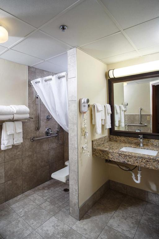 AmericInn by Wyndham Green Bay West - Two-Bedroom Suite - Non-Smoking