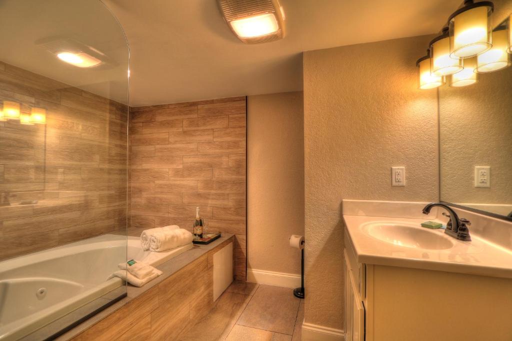 River Edge Inn - 