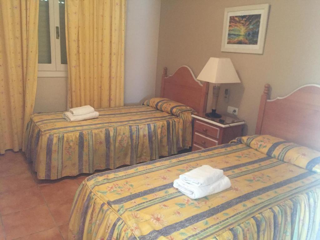 Posteľ alebo postele v izbe v ubytovaní Marbesa Villas with Jacuzzi