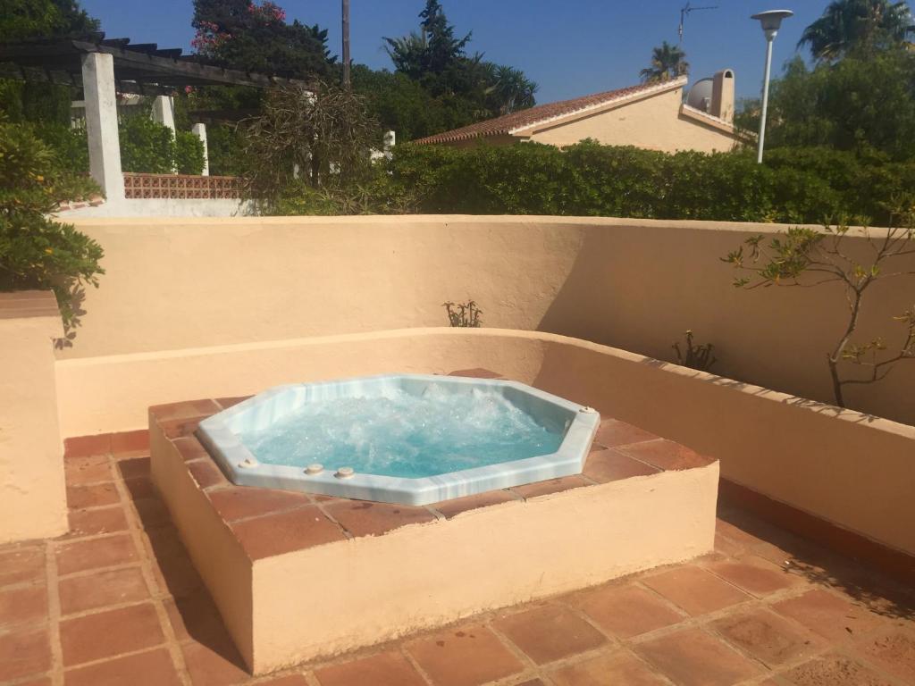 Fotografia z galérie ubytovania Marbesa Villas with Jacuzzi v Marbelli