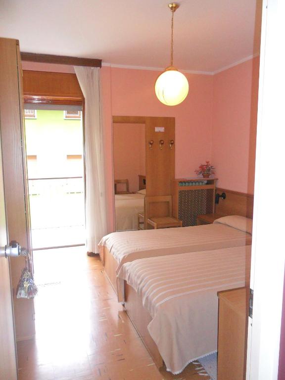 Albergo Motel Dosdè B&B - Twin Room With Shared Bathroom