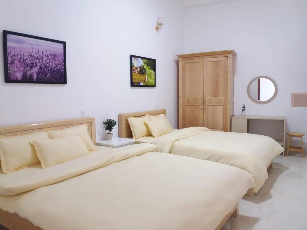 Postel nebo postele na pokoji v ubytování Strawberry Hotel Dalat