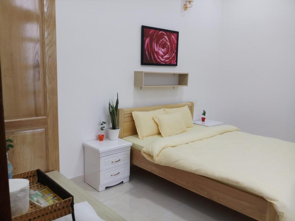 Postel nebo postele na pokoji v ubytování Strawberry Hotel Dalat