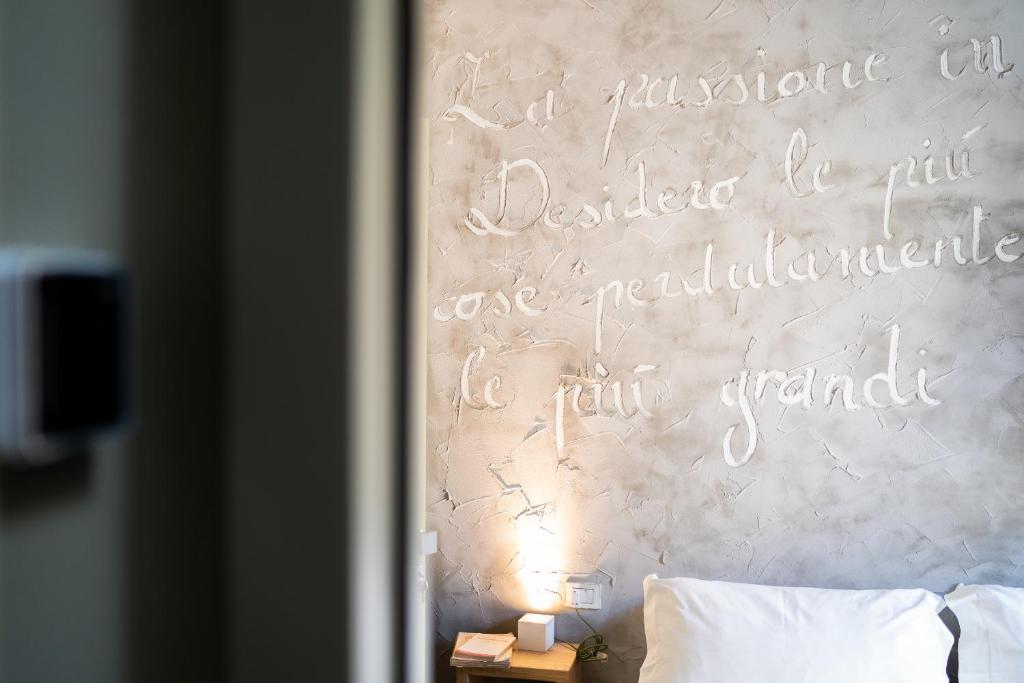Łóżko lub łóżka w pokoju w obiekcie B&B Dei Poeti