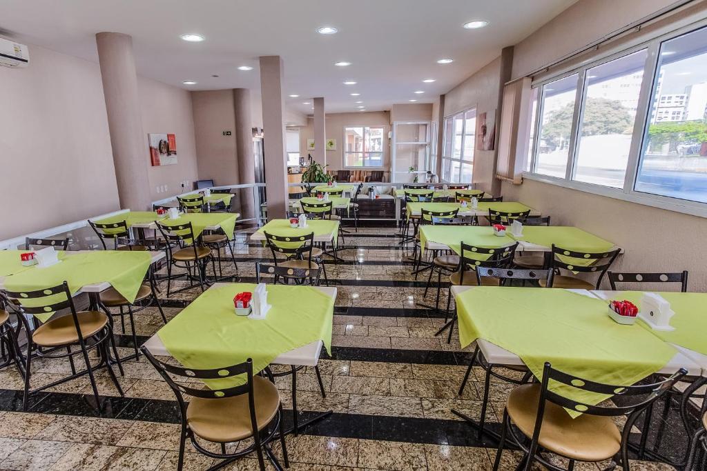 Restaurace v ubytování Hotel Express Canoas
