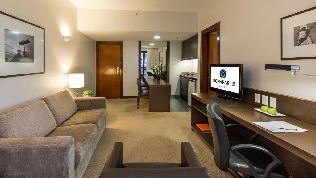  Bonaparte Hotel