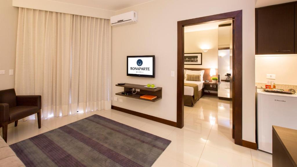  Bonaparte Hotel