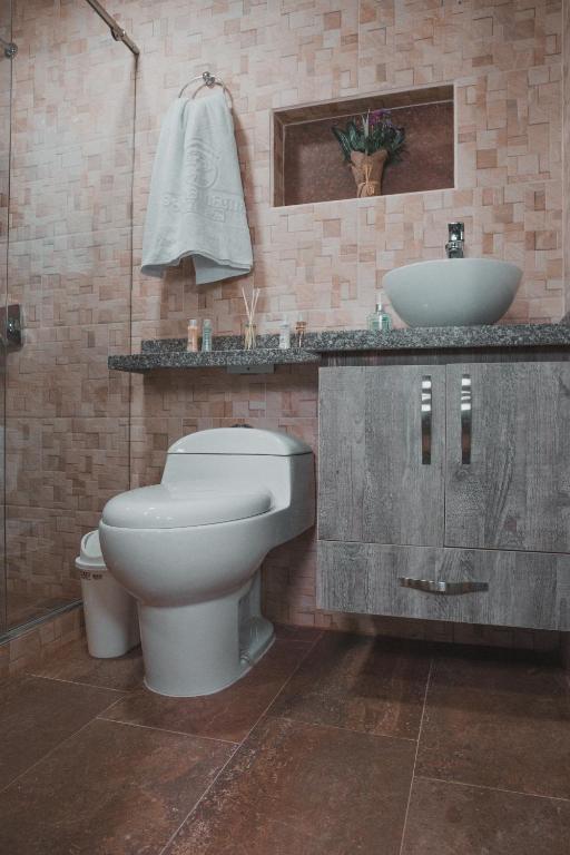 Koupelna v ubytování HOTEl PACHAMAMA SPA