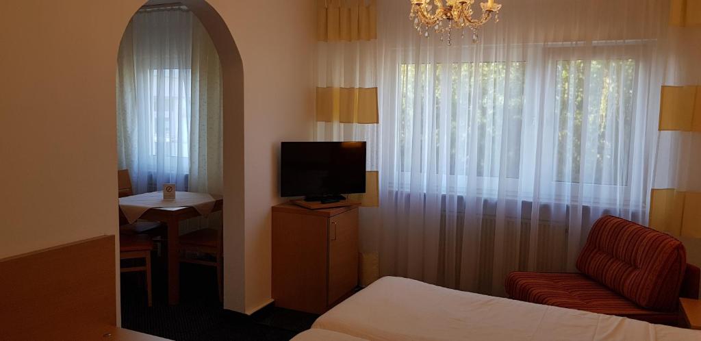TV a/nebo společenská místnost v ubytování Hotel Beuss