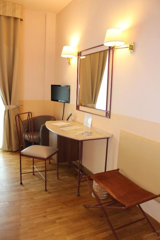 TV a/nebo společenská místnost v ubytování Hotel Semifonte