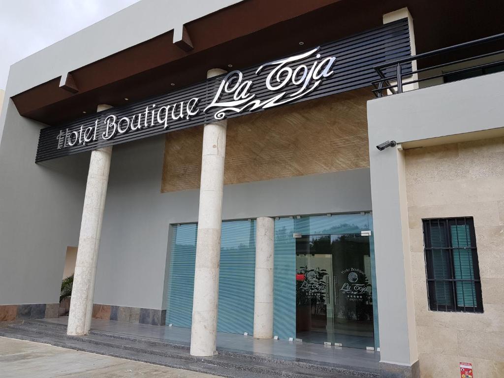 Un bâtiment avec un panneau qui vous dit vous boulder ego dans l'établissement Hotel Boutique La Toja Campeche, à Campeche