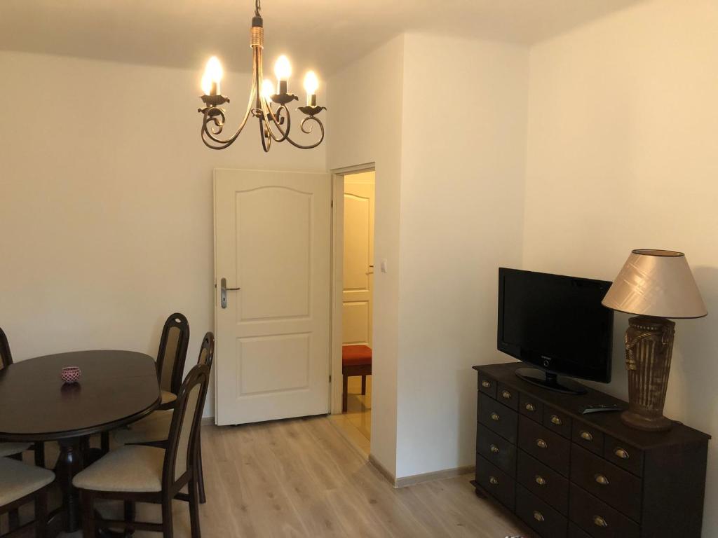 TV a/nebo společenská místnost v ubytování MoMi Apartament Blonia Szczecin Herbowa