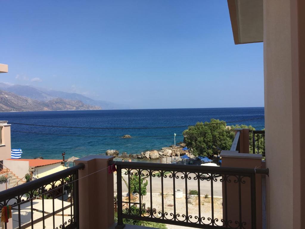 Joanna's Place - Studio Apartment With Sea View
