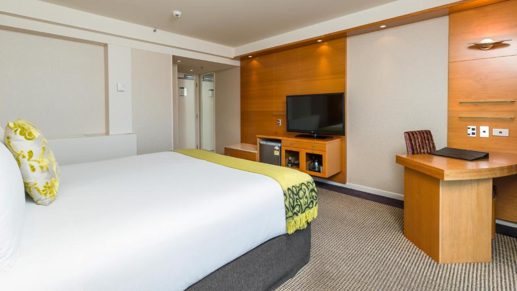 TV a/nebo společenská místnost v ubytování Millennium Hotel Rotorua