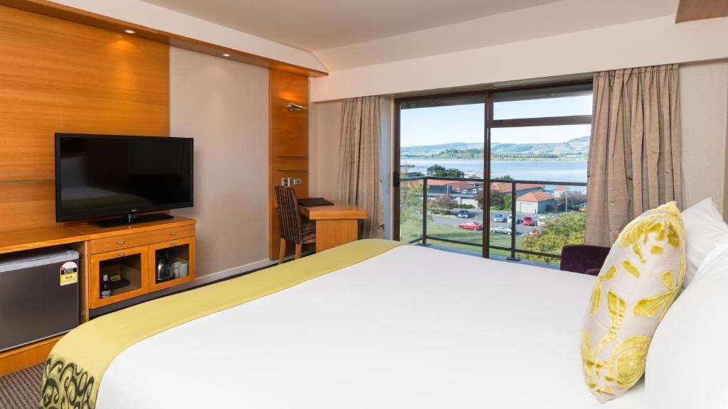 TV a/nebo společenská místnost v ubytování Millennium Hotel Rotorua
