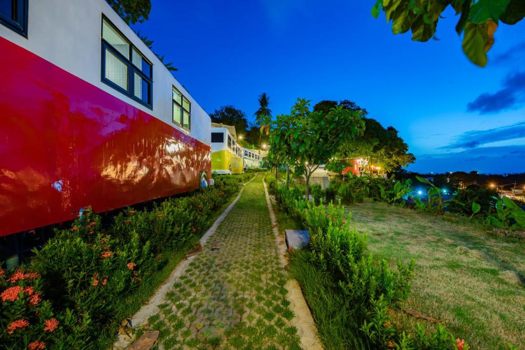 Сад в Memory Karon Resort