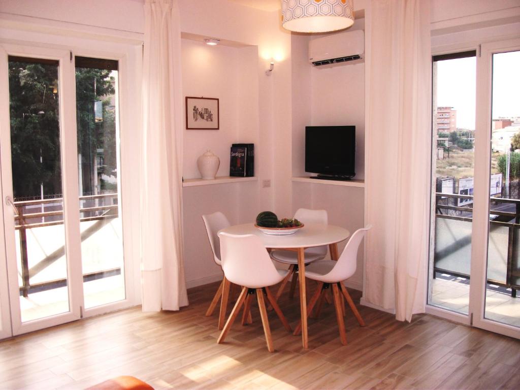 Gallery image of Bright apartment in Cagliari
