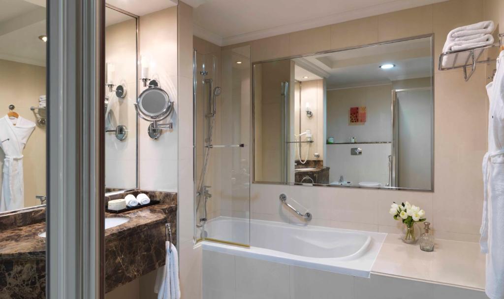 Koupelna v ubytování Park Regis Kris Kin Hotel
