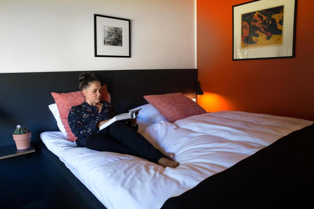 Postel nebo postele na pokoji v ubytování Kysthotellet