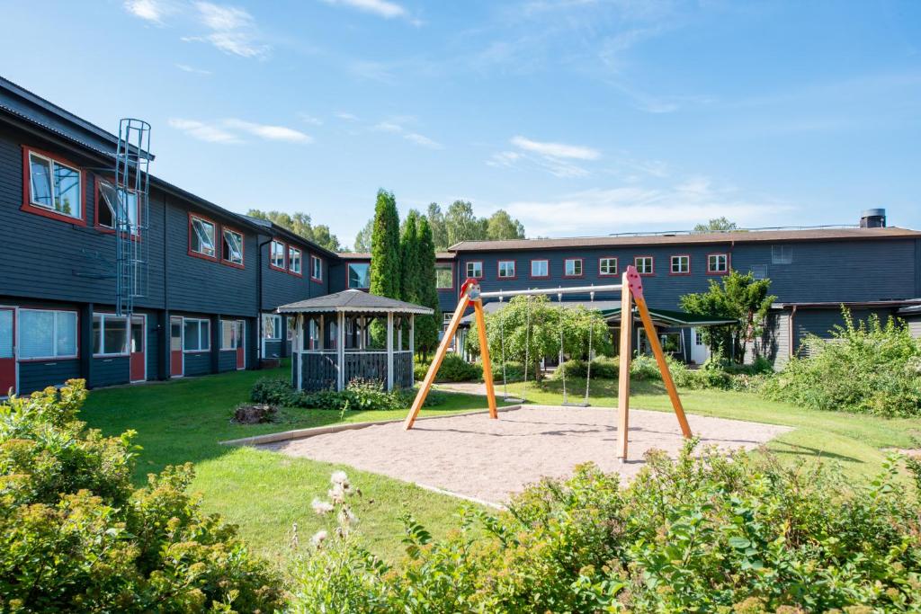 Сад в Gylle Hotell & Restaurang Brödernas