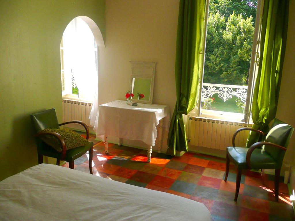 Chambres d'hôtes et Roulotte Au Bonheur Du Parc - Chambre Double Verte