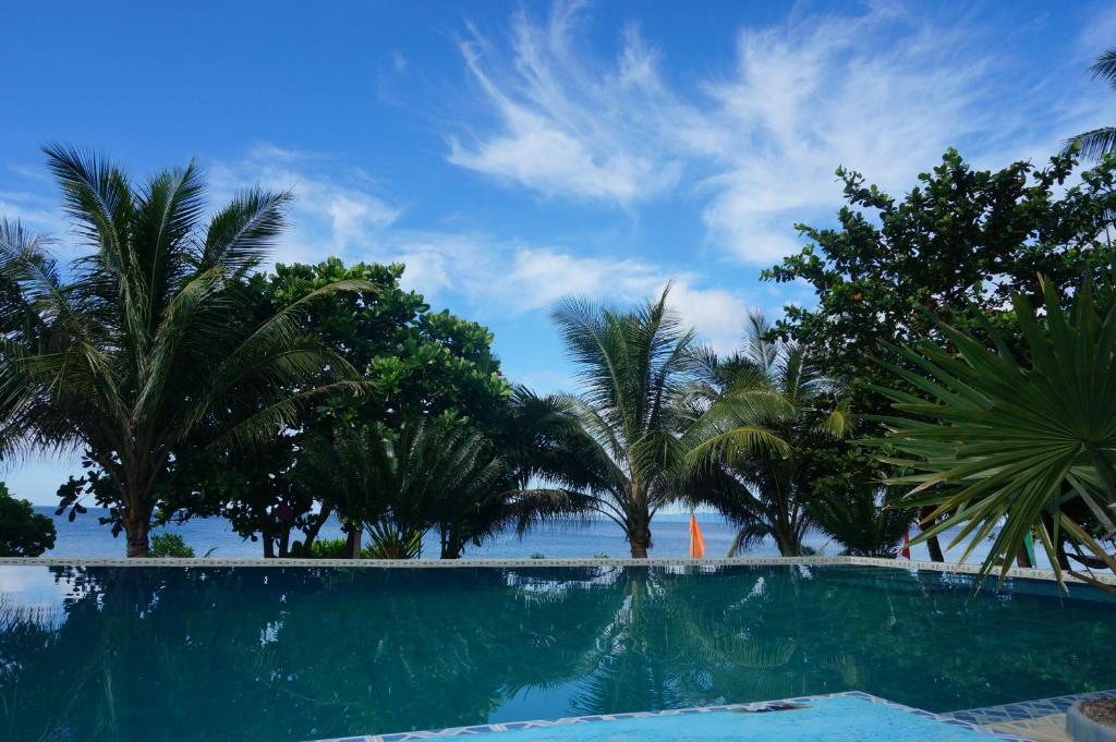 Bazén v ubytování Pintuyan Dive Resort nebo v jeho okolí