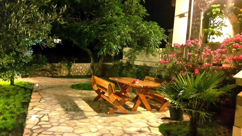 Zahrada ubytování Apartments Vrtlici